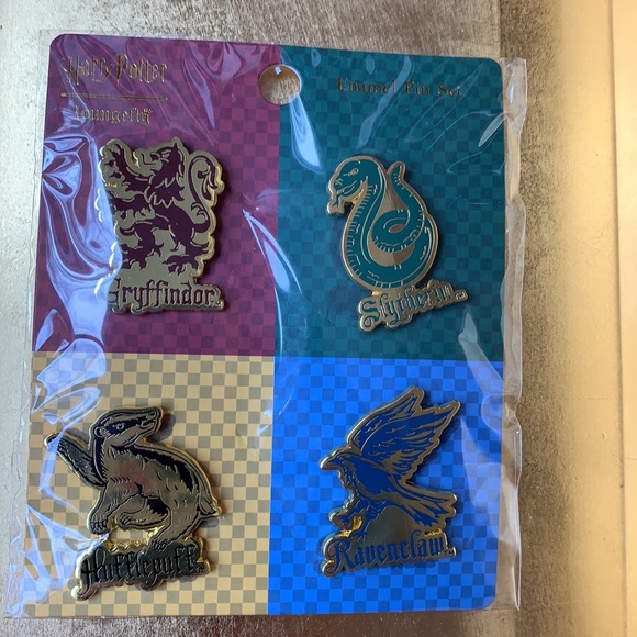 Loungefly Harry Potter House Mascots 4 piece Enamel Pin Set - Picture 14 of 15